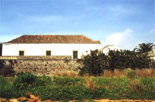 Das Wohnhaus und das Fort stammen aus dem 17. & 16. Jahrhundert